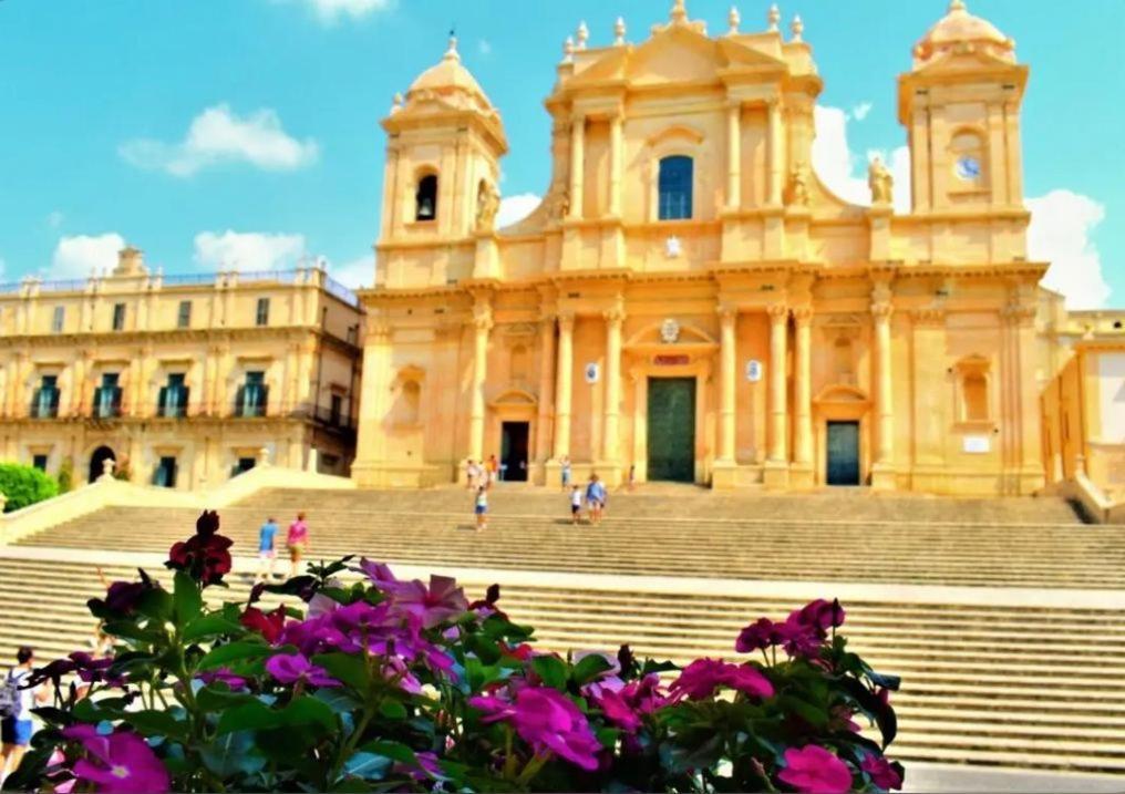 La Casa Di Tina Villa Canicattini Bagni Luaran gambar